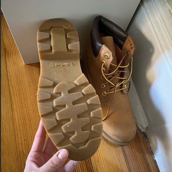 Barely worn Timberland boots - Picture 3 of 3